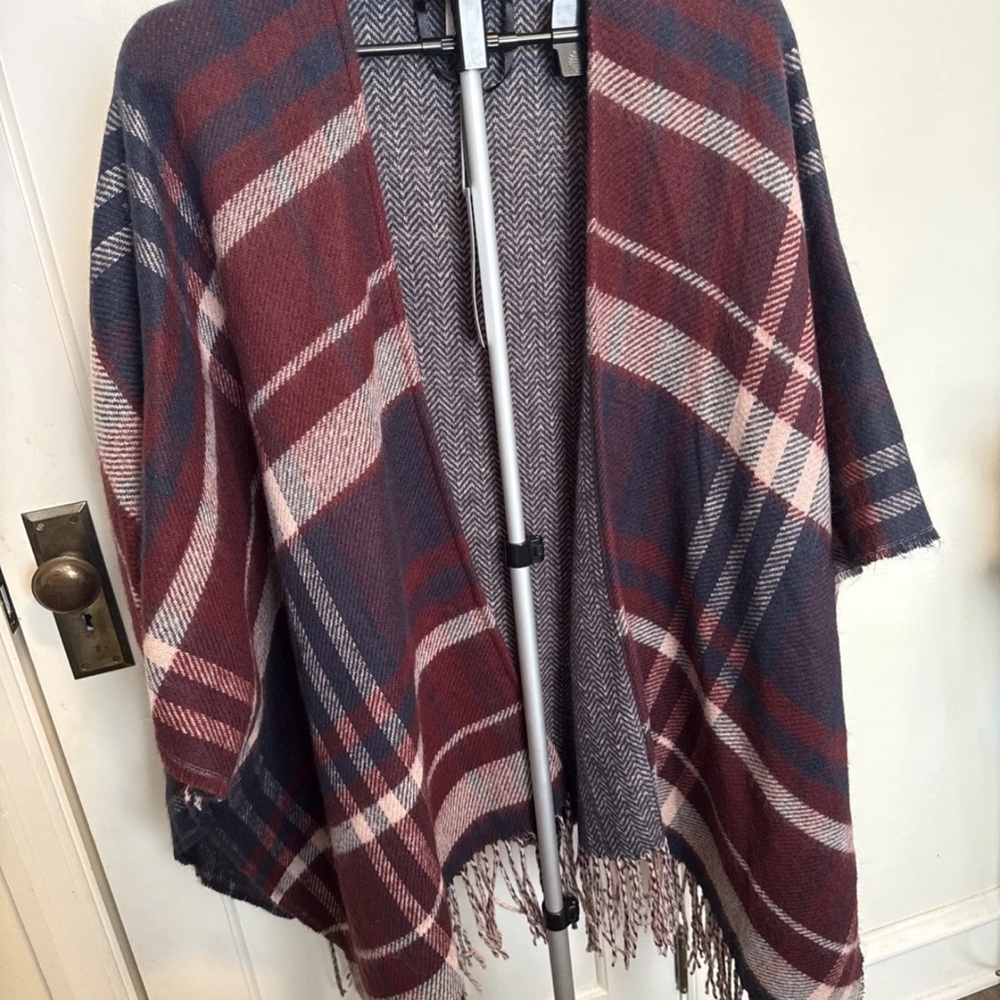 NWT Liz Claiborne Plaid Poncho Wrap Navy Burgundy Herringbone Fringe